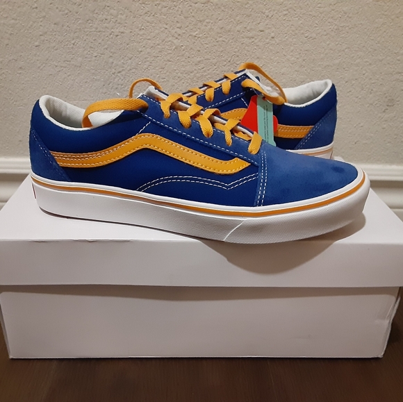 Vans - Picture 1 of 4